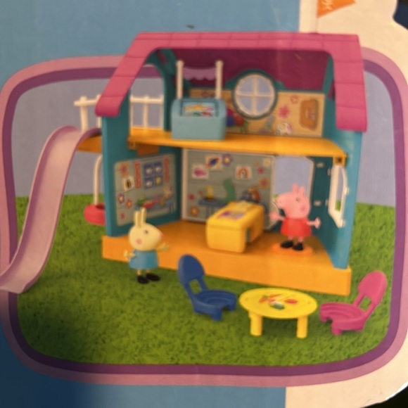 PEPPA’S KIDS-ONLY CLUBHOUSE TOY IS FULL OF OINKTASTIC Fun - Picture 4 of 5